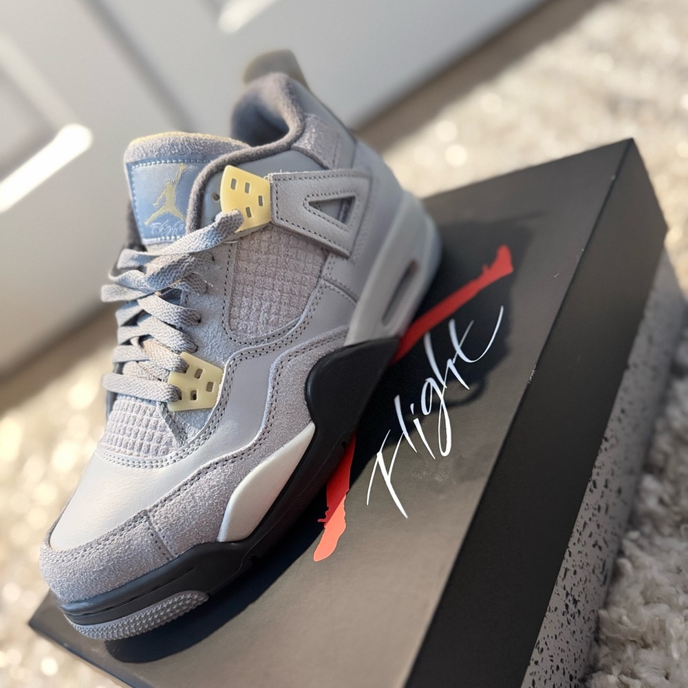 🔥🔥🔥Jordan 4 retro. SE Craft ‘Photon Dusk’. 🚨Brand new and original box.